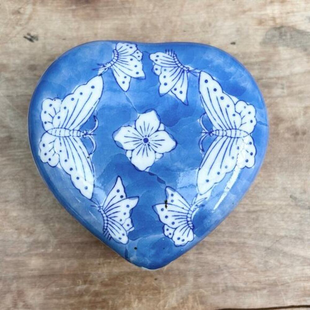 Heart Shaped‎ Porcelain Trinket Box Maitland Smith Asian Butterfly Blue Ceramic